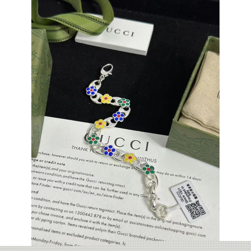 G*u*i bracelets